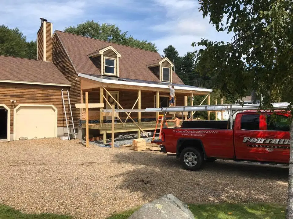 Fontaine Construction site with truck